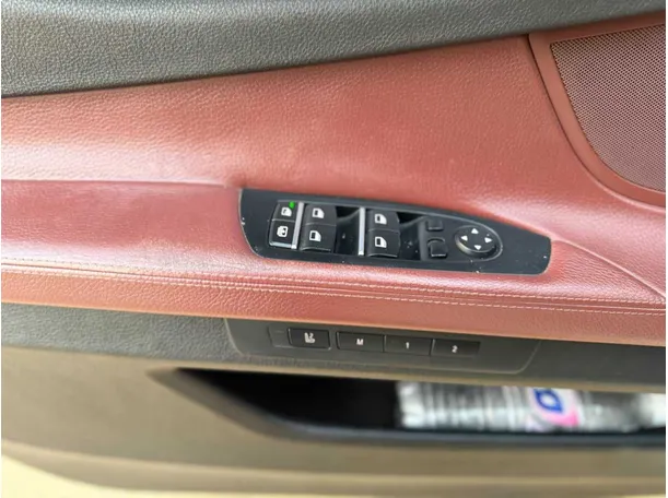 Car image 35