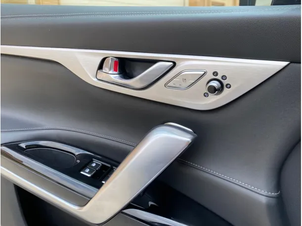 Car image 27