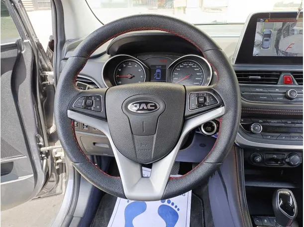 Car image 14