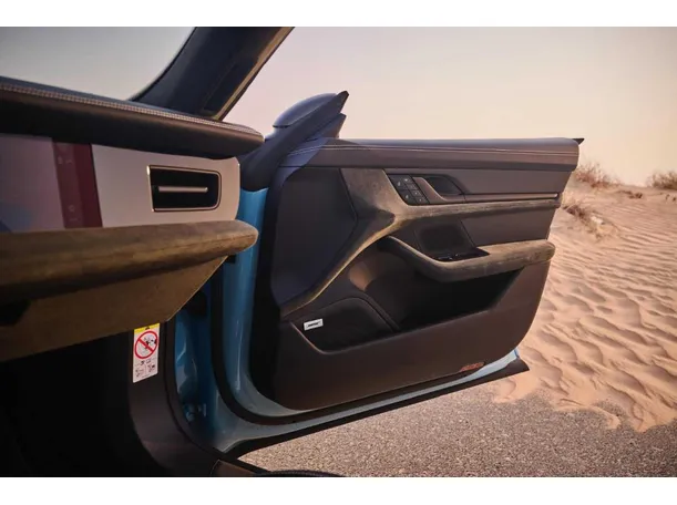 Car image 38
