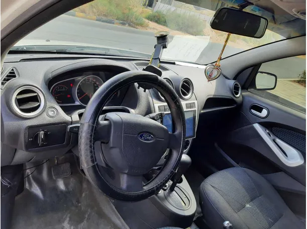 Car image 11