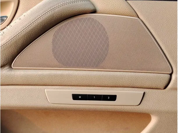Car image 32
