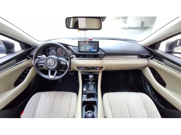 Car image 18