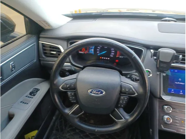 Car image 16