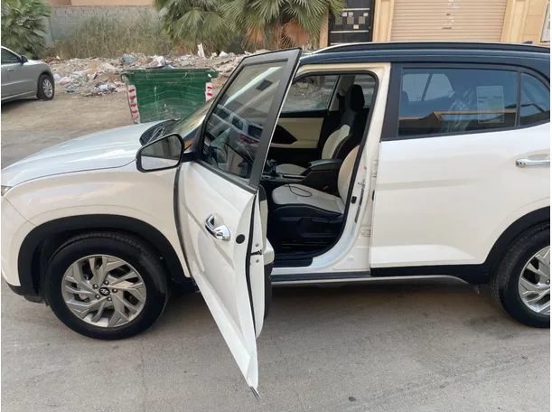 Car image 11