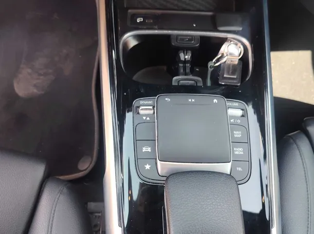 Car image 17