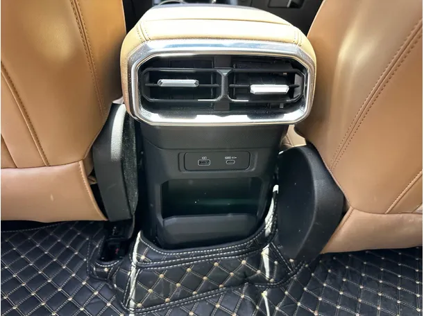 Car image 27