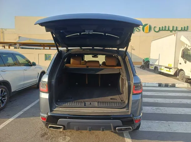Car image 19
