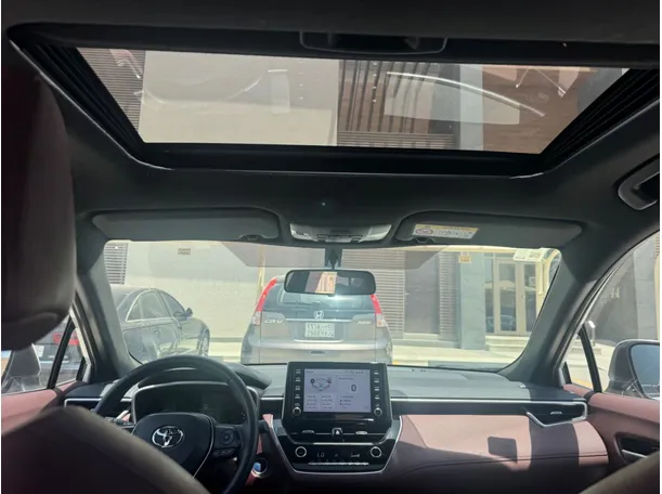 Car image 14