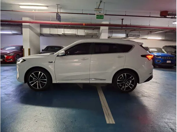 Car image 4