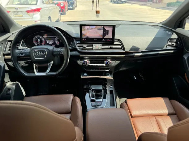 Car image 13