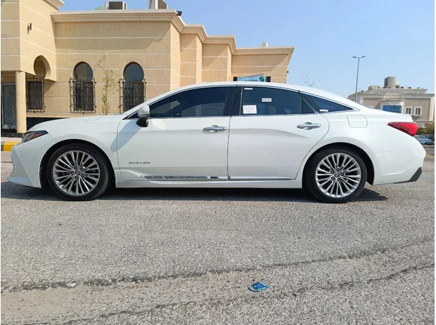 Car image 8