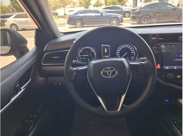 Car image 17