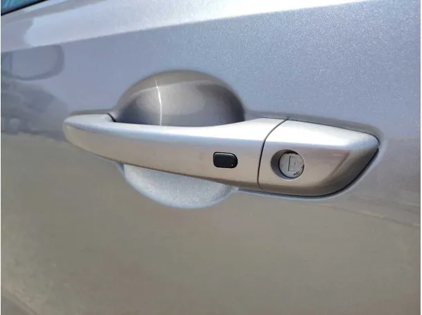 Car image 30