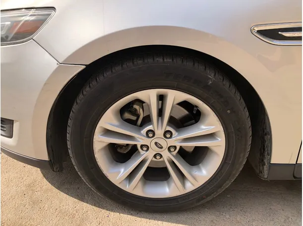 Car image 10