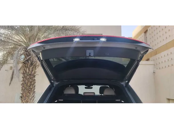 Car image 25