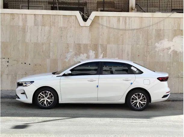 Car image 8