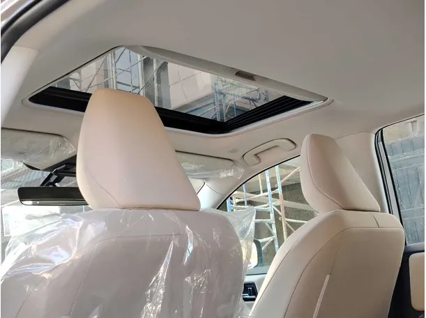 Car image 17