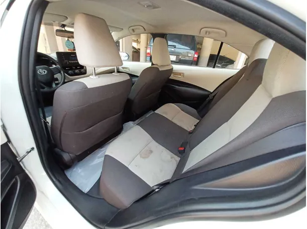Car image 12