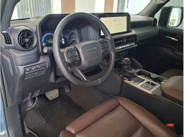 Car image 11