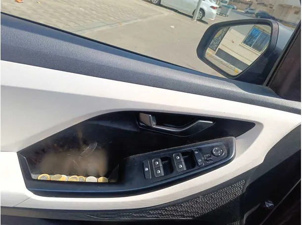 Car image 29