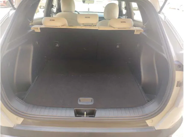 Car image 26