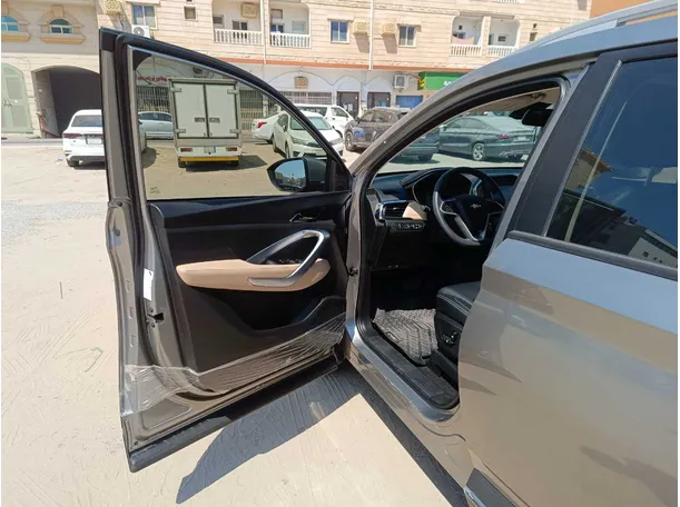 Car image 11