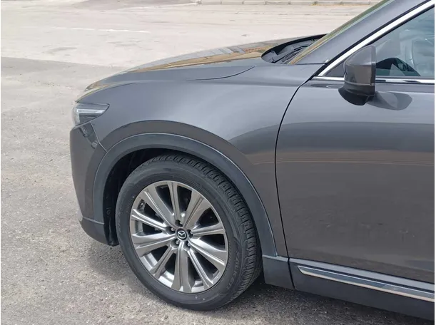 Car image 9