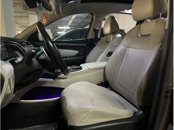 Car image 11