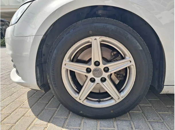 Car image 9