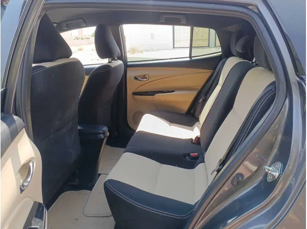 Car image 13