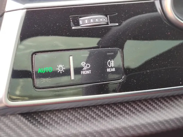 Car image 32