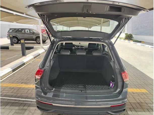 Car image 27