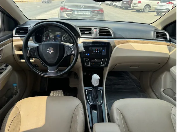 Car image 14