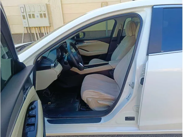 Car image 13
