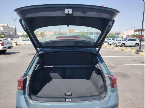 Car image 23