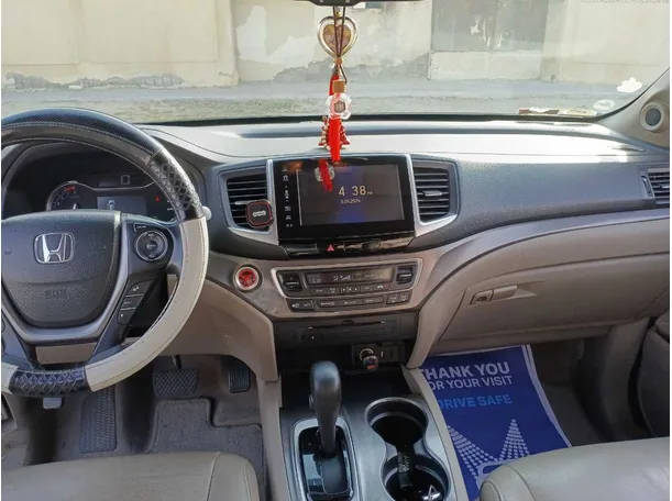 Car image 18