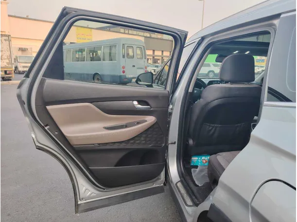 Car image 14