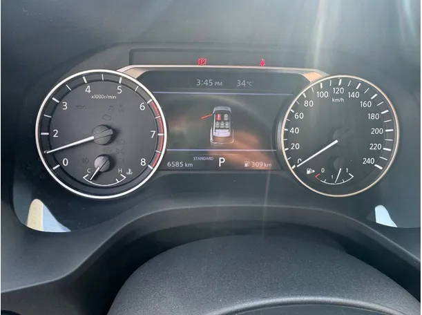 Car image 18