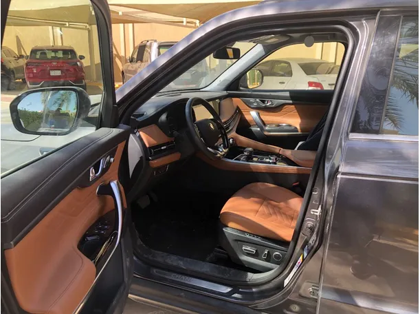 Car image 11