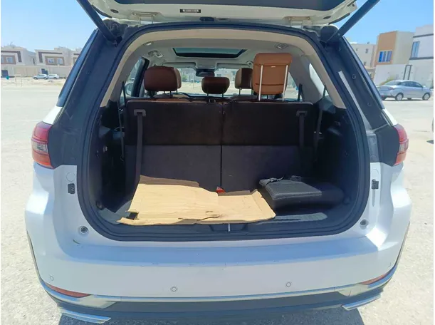 Car image 30