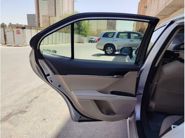 Car image 15