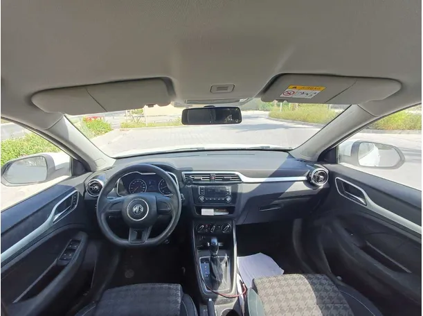 Car image 17