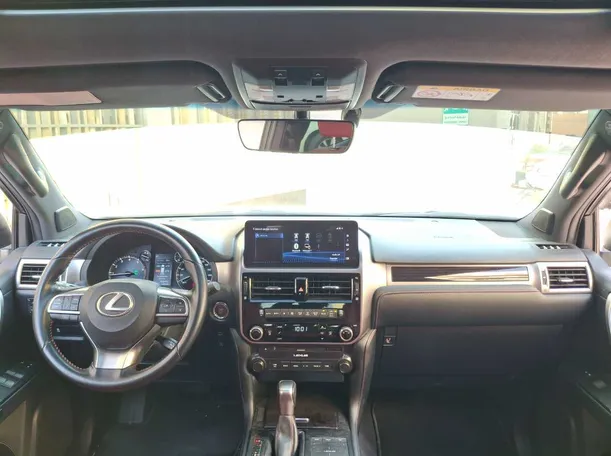 Car image 16