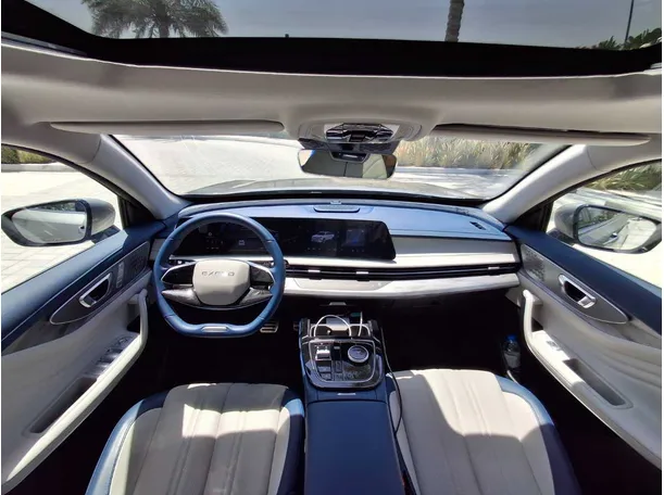 Car image 14