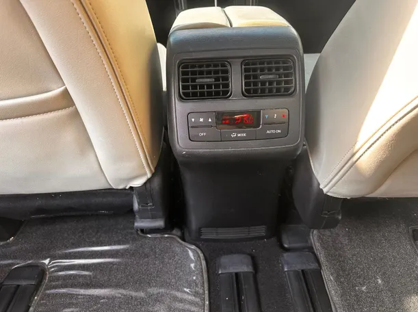 Car image 24
