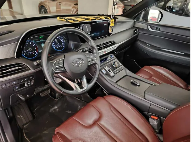 Car image 12
