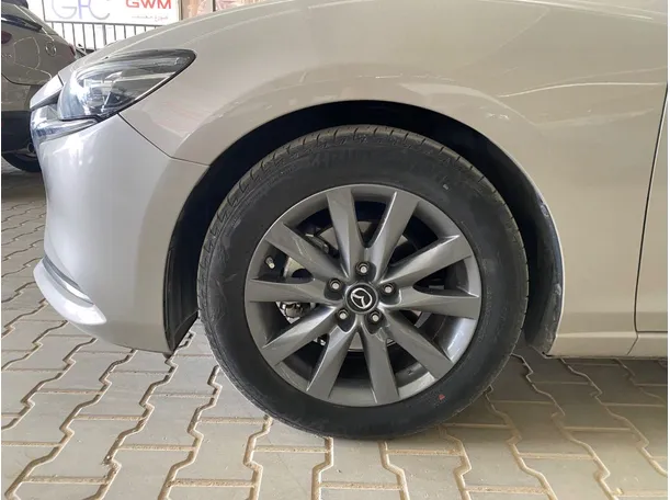 Car image 9