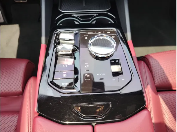 Car image 19