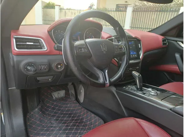 Car image 11